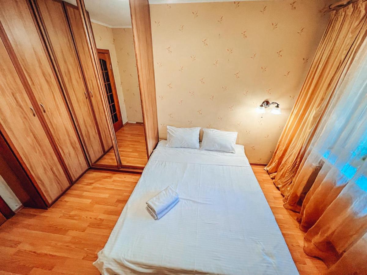 Apartments Near The Exhibition Centre Kiev Esterno foto